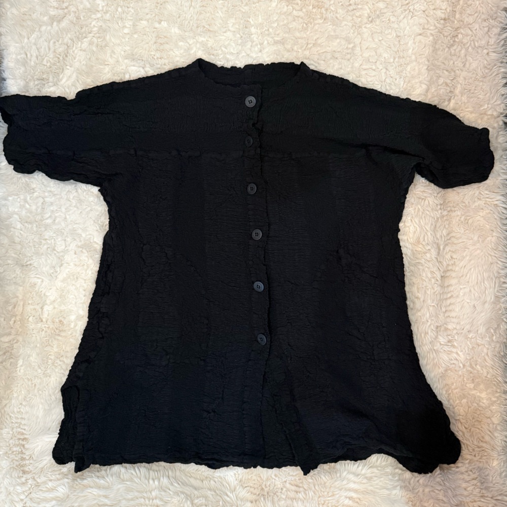 Black Women's Button-Front Textured Top